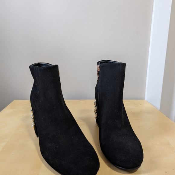 Aqua Diva Black Ankle Boots with Gold Zipper and Pearl  Studded Heel 7.5 - Picture 4 of 10